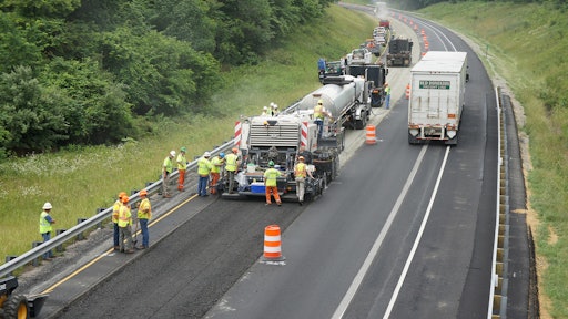 Wirtgen 3800 CR recycles in-place lane of I-81 in Virginia in landmark pavement recycling project.