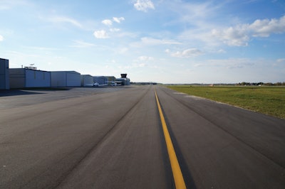 In addition to the RTR-modified asphalt, the mix design used on the taxiways also included almost 3% recycled asphalt shingles (RAS) and 12% reclaimed asphalt pavement (RAP).