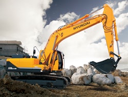 Brochure Hyundai R220lc 9a Crawler Excavator For Construction Pros