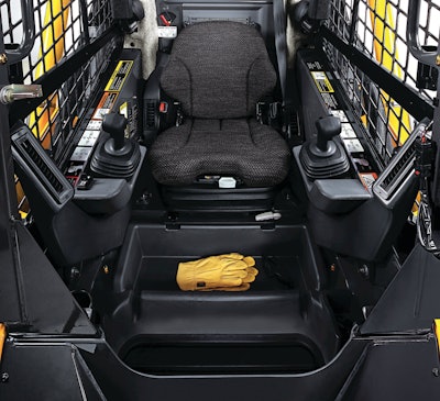 The John Deere E Series even features a courtesy light that stays on for up to 90 seconds after the skid steer is shut down, illuminating the way for easy exits.