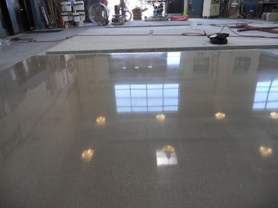Ultratop PC is a high-performance, self-leveling, cementitious topping optimized for polishing and suitable for both interior and exterior use, and in areas of constant water exposure.