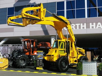 Pettibone Cary Lift154