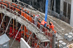 The Trapezoidal formwork system TTR was used to form the rounded reinforced concrete walls of the convalescent center of the hospital in Erstein. During the construction period, eight formwork sets were used.