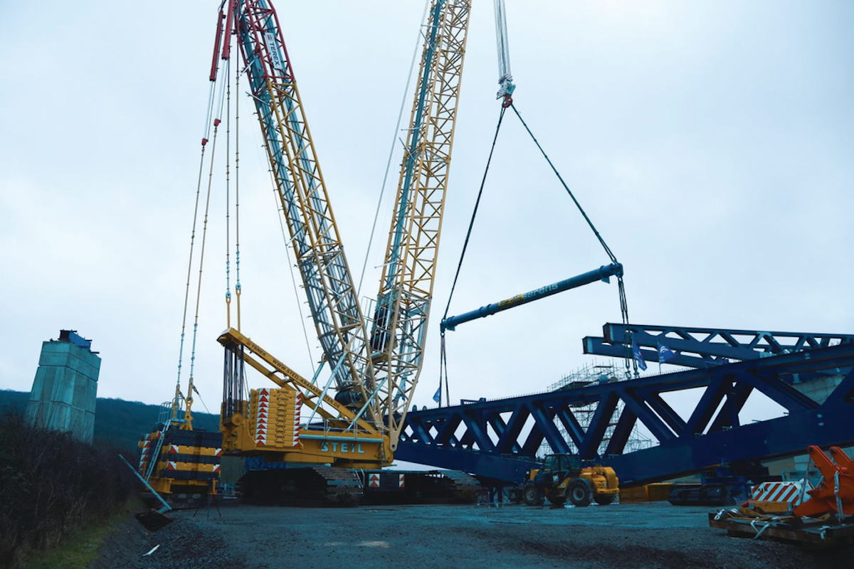 Terex Superlift 3800 Crane Picks 650,000-lb. Bridge Girders for Valley