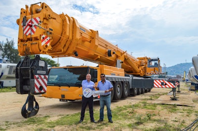 From left to right: Tobias Bohler (Liebherr Mexico S.de R.L.) and Amado Castro (Grupo DPH)