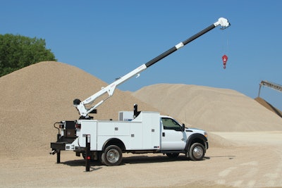 Stellar 4,000-lb.-capacity 4421 telescoping crane