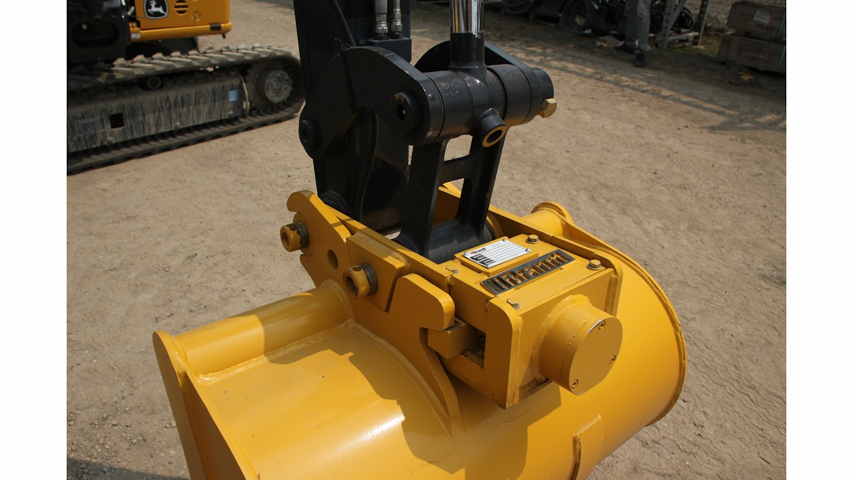 Compact Excavator Hydraulic Quick Coupler From Brandt Equipment