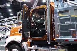 Video: Freightliner 122SD at the 2014 Mid-America Trucking Show
