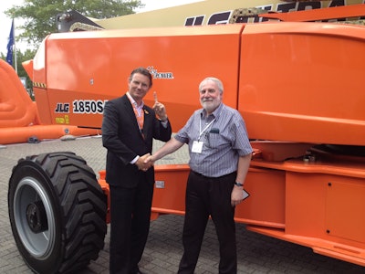 Company owner Gordon McGruer (right) with JLG Industries’ Karel Huijser (left).