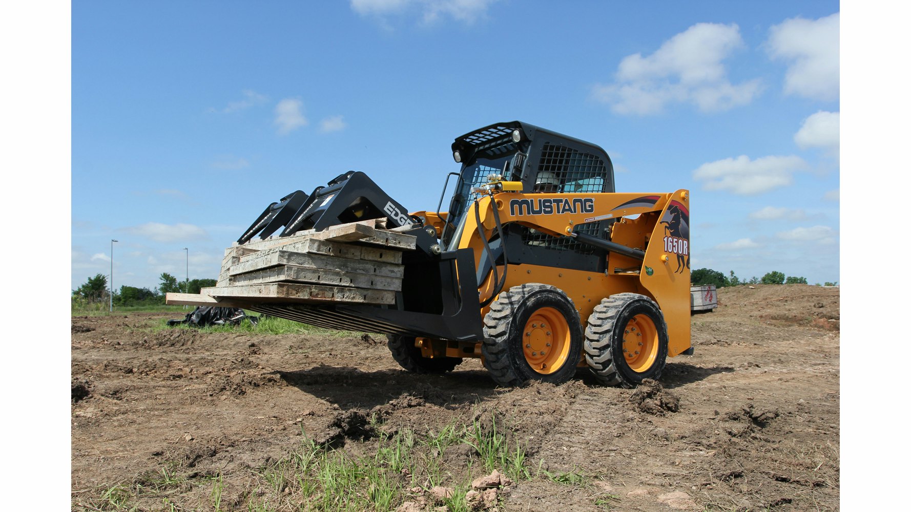 Mid-frame R Series Radial-Lift Skid-steer Loaders From