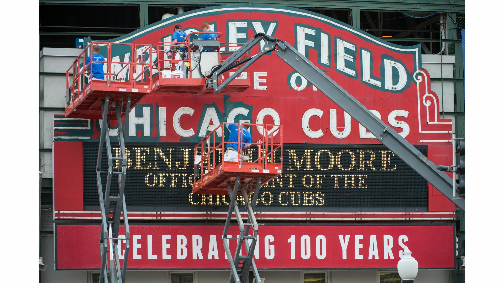 Wrigley Field opens to 60 percent capacity