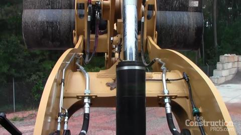 Video: New Linkage Brings Power, Parallelism and Visibility to Cat Small Loaders