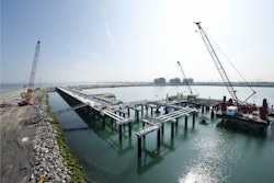 The Manitowoc crawler cranes built the terminal jetty, for which they primarily poured concrete using specially designed concrete buckets. They have been working double and triple shifts, often lifting continuously for days.