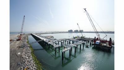 The Manitowoc crawler cranes built the terminal jetty, for which they primarily poured concrete using specially designed concrete buckets. They have been working double and triple shifts, often lifting continuously for days.