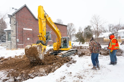 The 260SR has a 36-ft. 9-in. maximum digging height and 32-ft. 4-in. digging reach, with a short rear swing design that provides the ability to perform continuous dig, 180-degree swing and dump operations within a working space as small as 12 ft. 6 in.