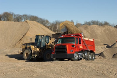 Freightliner 108SD 1 54b4366bd9a92