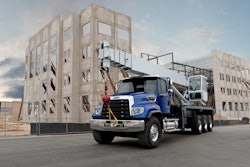 Freightliner 114SD 1 54b435ca8493e