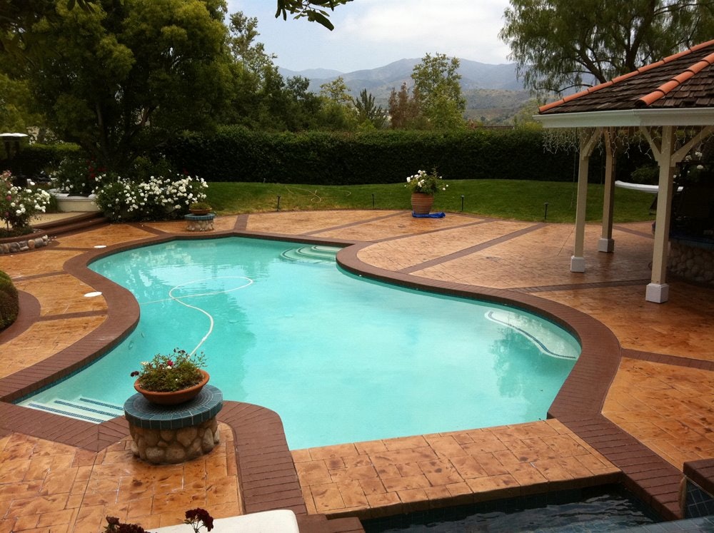 Tips for a Successful Pool Deck Resurfacing Project