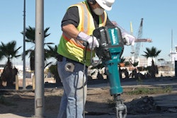 Makita HM1812 Action Shot 3 54dcc72b863ff