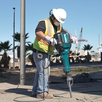 Makita HM1812 Action Shot 3 54dcc72b863ff