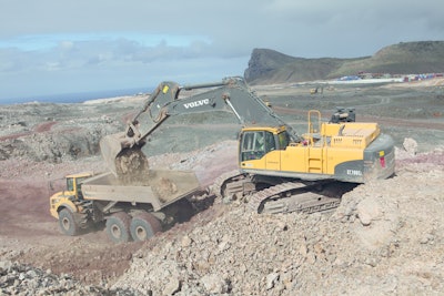 'Since that first Volvo grader arrived in 2012 we have delivered more than 100 extra construction machines including 65 Volvo units – EC700C crawler excavators, A40F-FS and A30E articulated haulers, EW140C wheeled excavators, DD24 and SD200DX compactors, EC380 and EC480 crawler excavators, an MC115C skid steer loader and, of course, the G940B motor graders,' said Basil Read’s Project Director Jimmy Johnston.