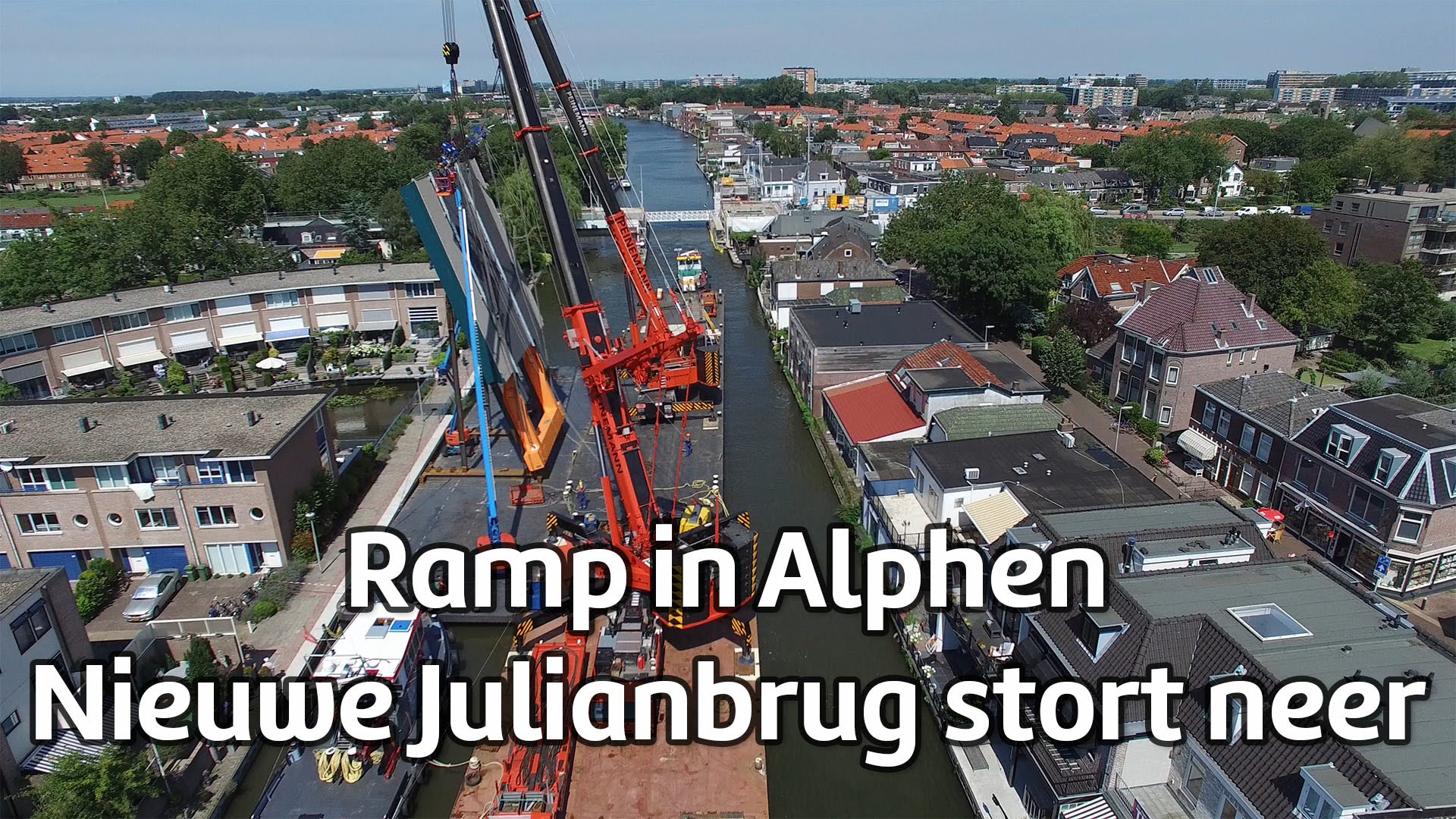 [VIDEO]Two Barge-Mounted Cranes Fall on Dutch Town