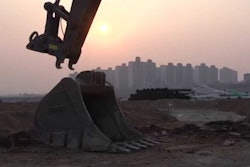 Video: Volvo ECR145E and ECR235E Excavator Versatility