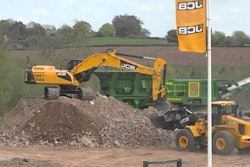 Video: JCB JS360 Crawler Excavator