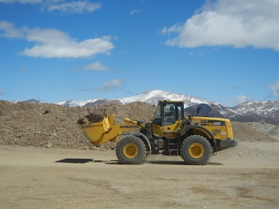 Komatsu WA380 8 action centered 5625549d1b981