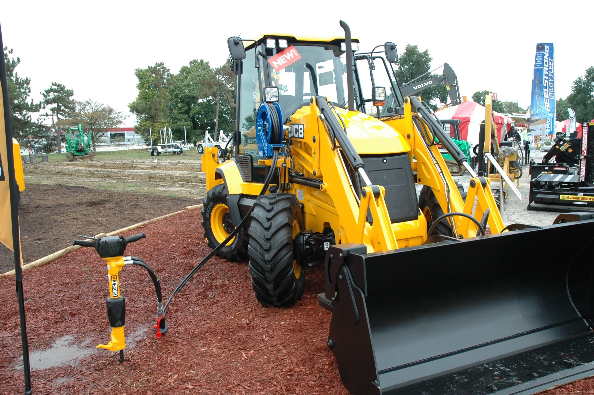 [VIDEO] JCB Launches 3CX Compact Backhoe at ICUEE 2015