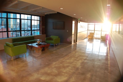 Lobby 5638ec100cf2d