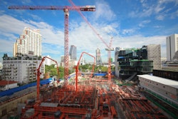 Early stage of the project with the 21LC290 (left) and the LCL310 (right). The MahaNakhon CUBE is the glass building on the right.