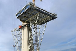 The 630 EC-H 40 Litronic cranes are stationary, mounted on a 10-meter 630 EC H undercarriage. In total, just five guying systems on the pylons are needed to reach their 212-meter hook height.