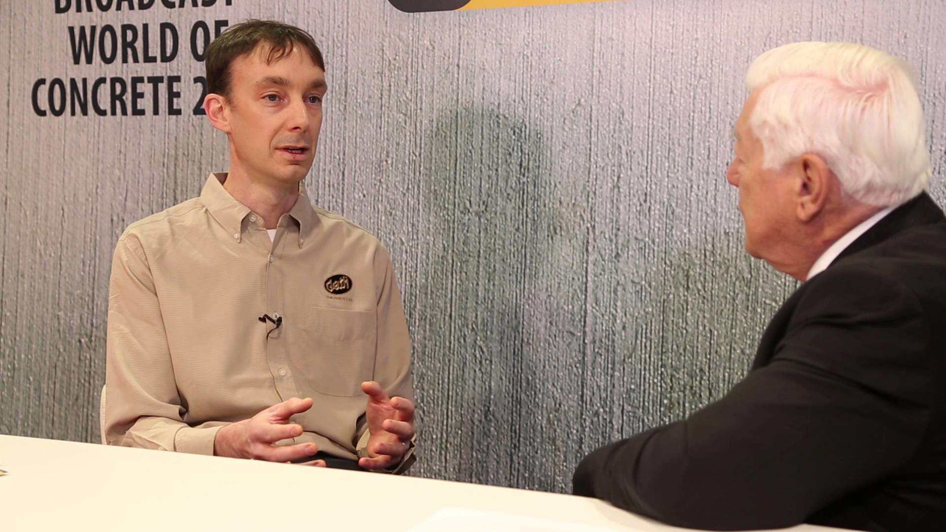 [VIDEO] Geith Tilting Quick Coupler Provides Operators with Versatility