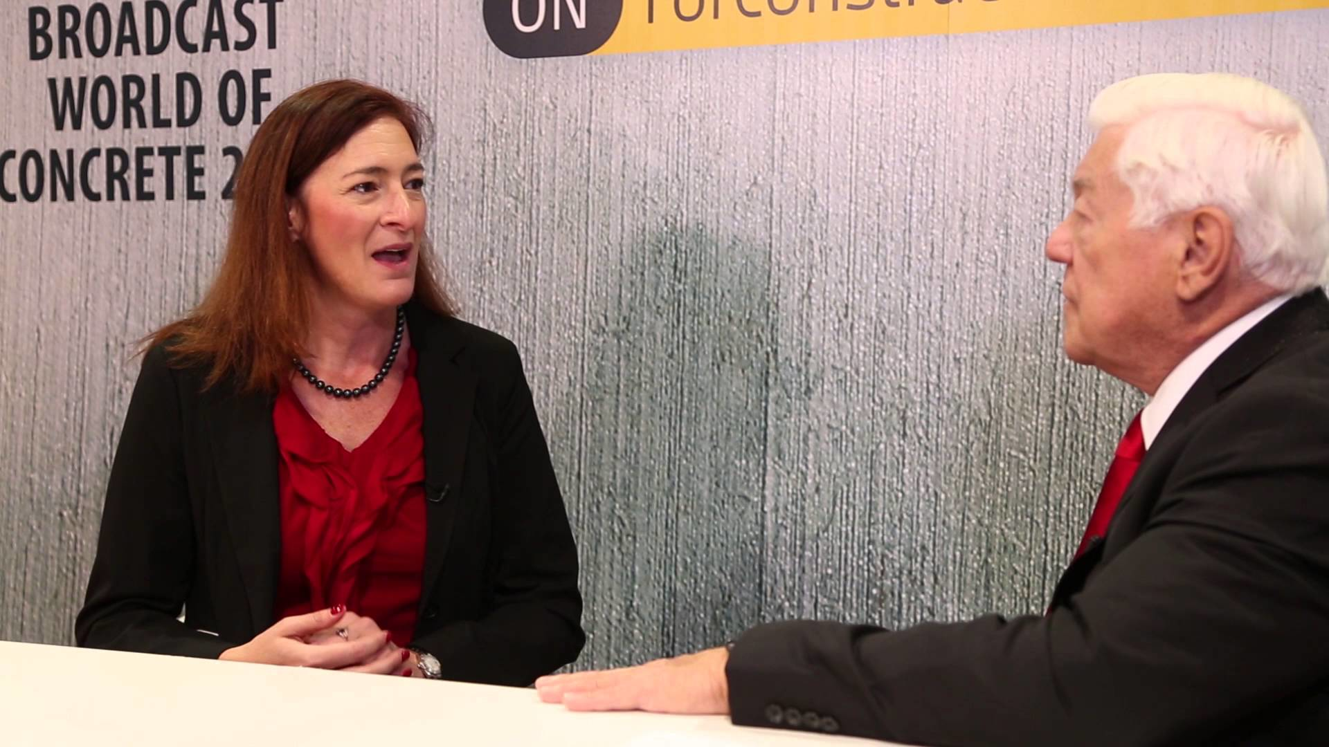 [VIDEO] John Deere SmartGrade Provides Fully Integrated GPS Grade Control on 700K Dozer