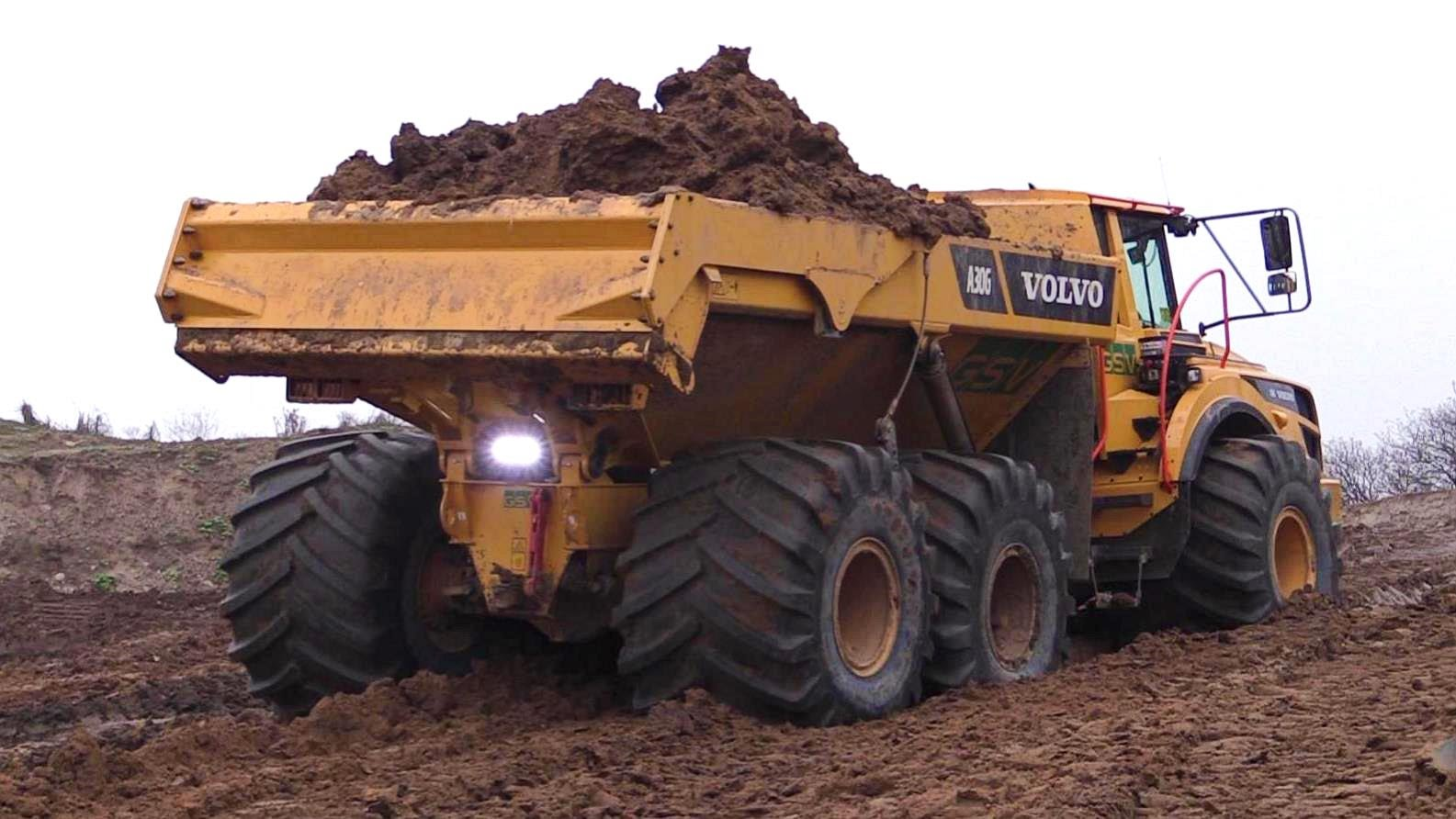[VIDEO] Compare Articulated Dump Truck Ability in Mud with Terra Tires and Without