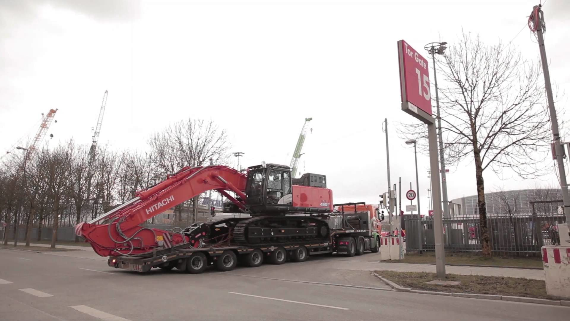 [Video] Heavy loads and Superstructure Set in Place for bauma 2016