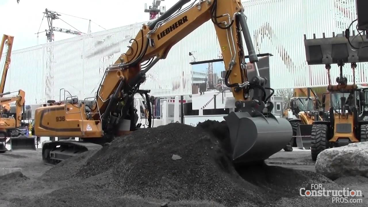 [VIDEO] Liebherr Unveils World's Largest Hydrostatic Dozer at Bauma 2016