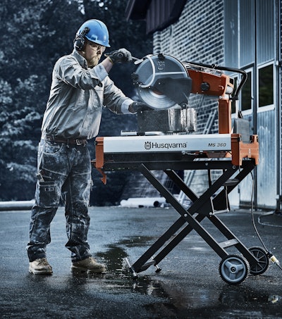 The recently introduced MS 360 masonry saw is also equipped with a water system. Its patented water containment system keeps water, slurry and debris controlled; resulting in a nearly dry block or brick for faster utilization.