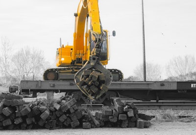 Rotobec Custom Rail Grapple B W background 573a1ee89e73f