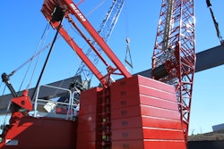 The MLC300's VPCcounterweight system automatically positions the crane’s counterweight to maintain a center of gravity closer to the center of rotation, which reduces ground-bearing pressure, and therefore, ground prep.