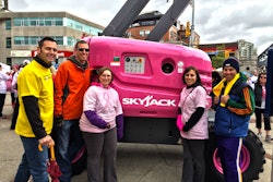 Skyjack win s Top Corporate Team award for its funderaising efforts 1 574ef1df96c90