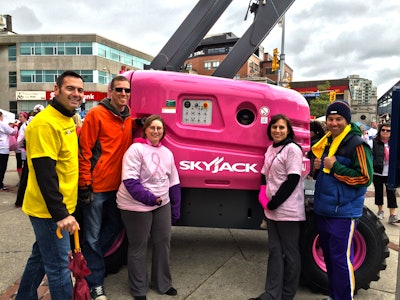 Skyjack win s Top Corporate Team award for its funderaising efforts 1 574ef1df96c90