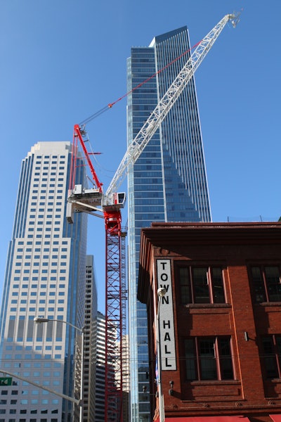The WOLFF 700 B luffing jib tower crane — manufactured by WOLFFKRAN and owned by crane rental company Maxim Crane Works L.P. — is the first of its kind in the United States and stands for the launch of a new generation of high-performance, fully electric WOLFF luffing jib cranes on metropolitan high-rise construction projects in the U.S.