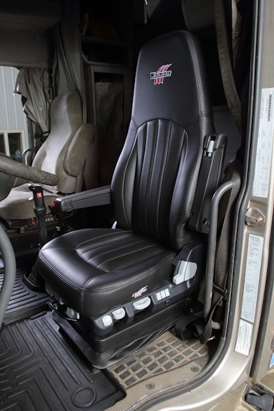 Minimizer Ultra Leather Seat 577bcd403a642