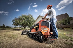 Ditch Witch SK752 working 57acf633ba3ca