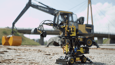 LEGO Technic builds air powered mini wheeled excavator image1 57b5cc4498457
