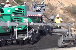 Video: Vögele MT 3000-2i MTV Feeds a Vision 5200-2i Paver on California Highway