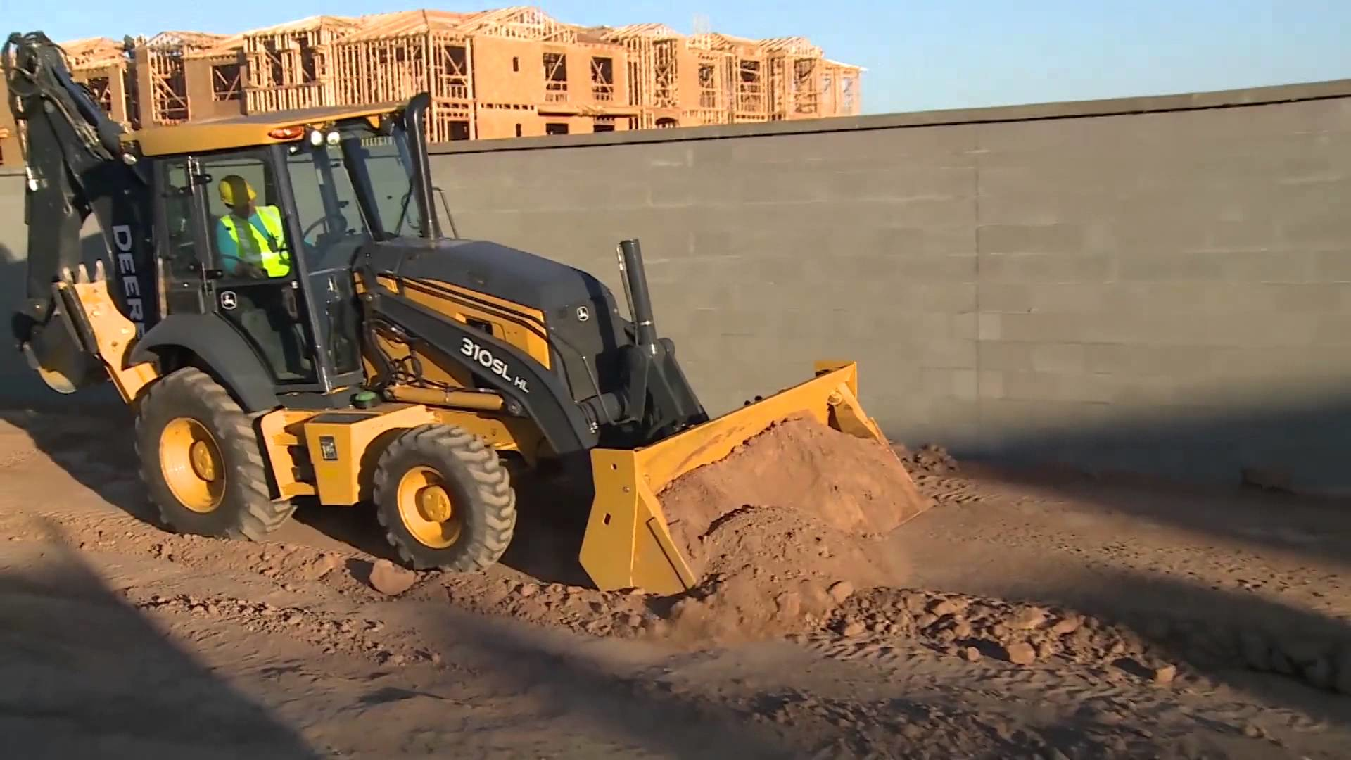 [Video] John Deere L-Series Backhoes: Operator Controls