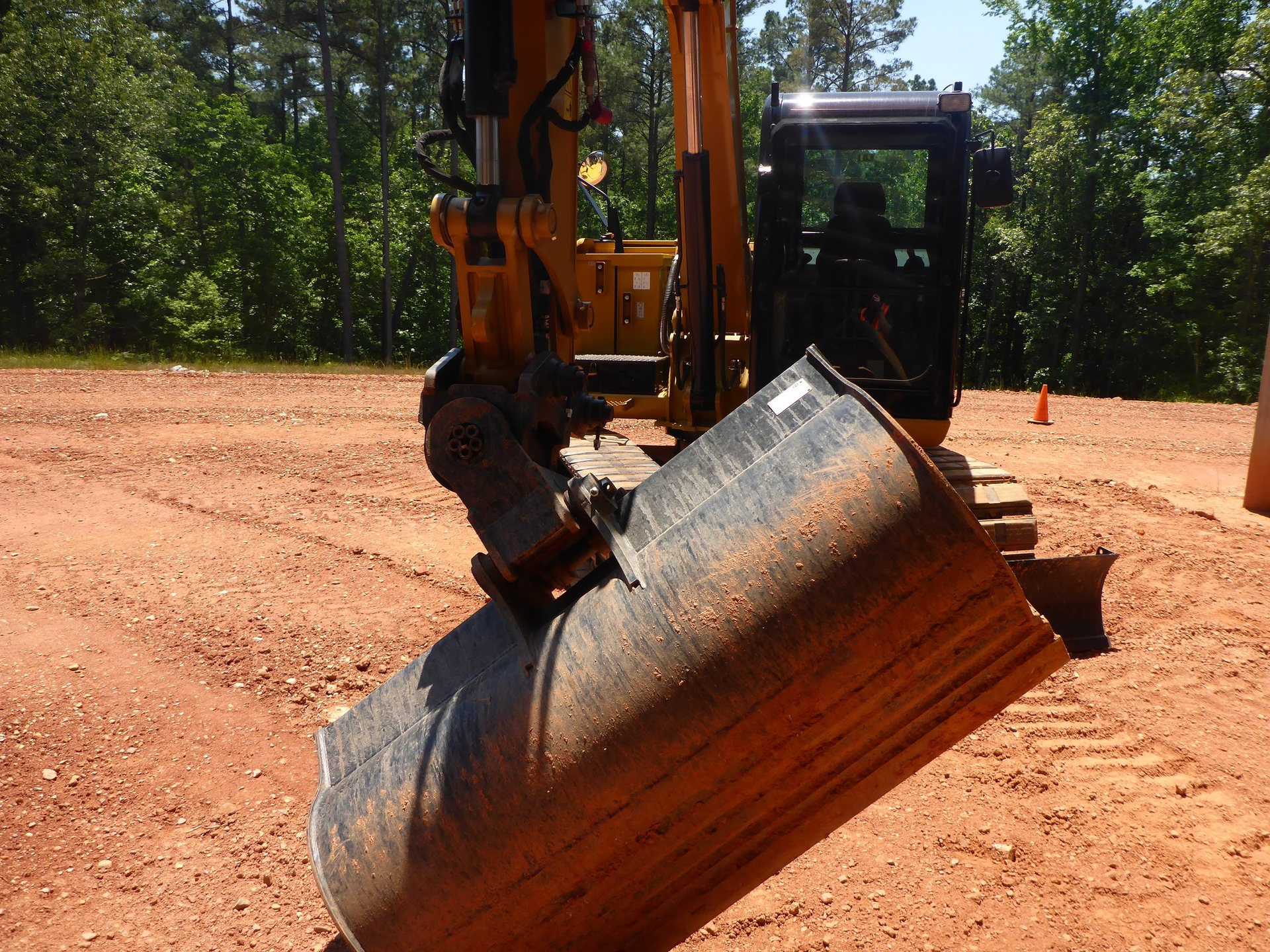 [VIDEO] First Hand Operator's View of New Cat Dual Lock Tilt Coupler